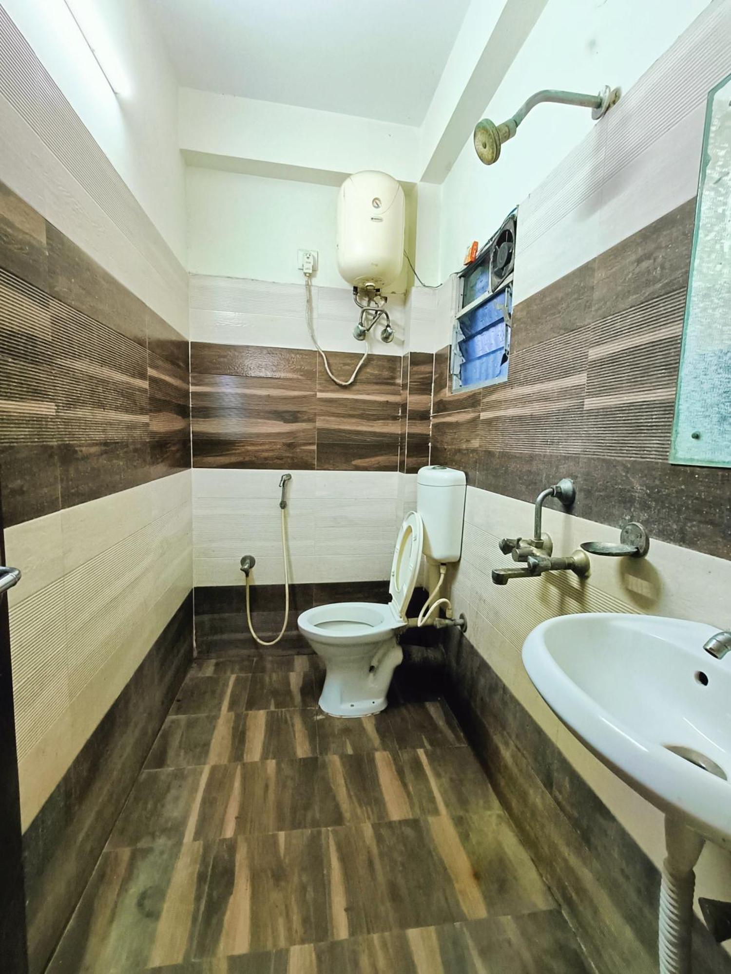 Rest Inn Hotel Newtown Road Near Tata Medical Calcutta  Esterno foto