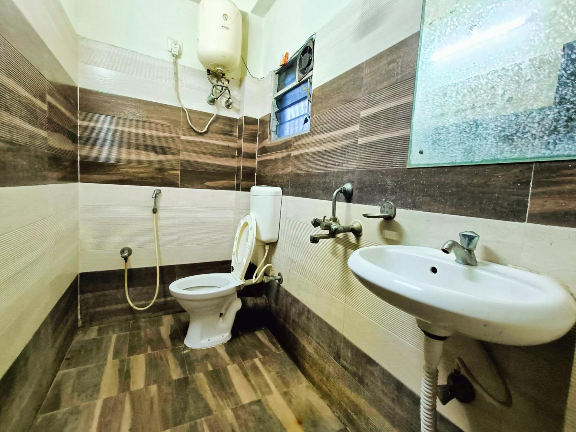 Rest Inn Hotel Newtown Road Near Tata Medical Calcutta  Esterno foto